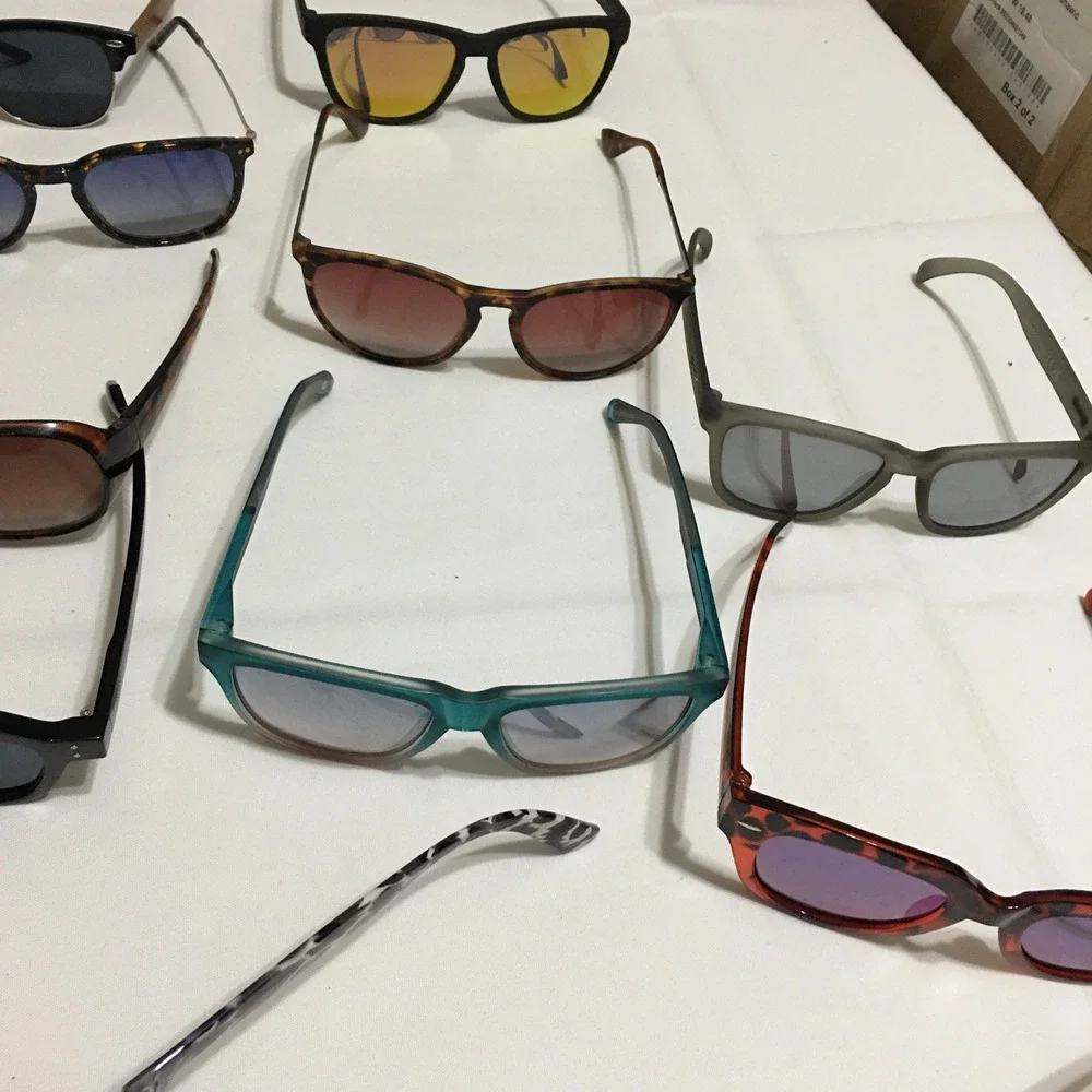Lot of 25 Mixed Sunglasses Unisex One Size Multicolored Various Styles